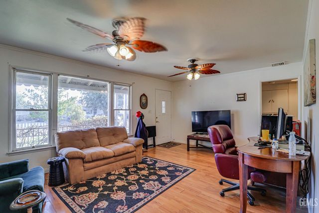 1232 wilson Avenue, Bakersfield, CA 93308