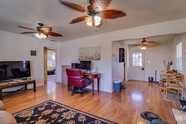 1232 wilson Avenue, Bakersfield, CA 93308