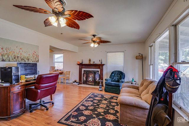 1232 wilson Avenue, Bakersfield, CA 93308