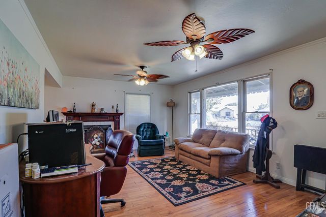1232 wilson Avenue, Bakersfield, CA 93308