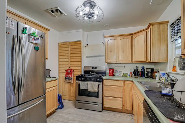 1232 wilson Avenue, Bakersfield, CA 93308