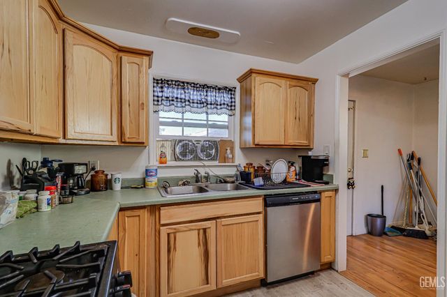 1232 wilson Avenue, Bakersfield, CA 93308