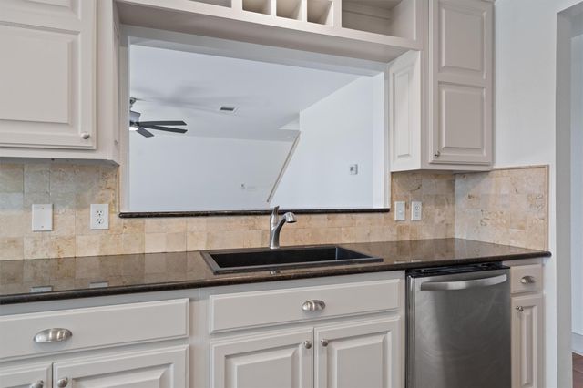 950 Whispering Hollow DR, Kyle, TX 78640