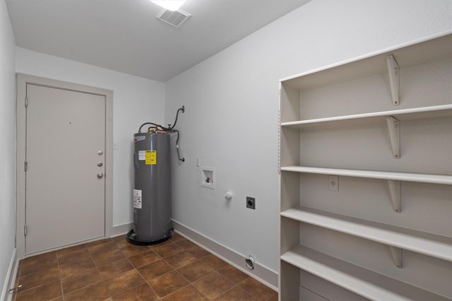 950 Whispering Hollow DR, Kyle, TX 78640