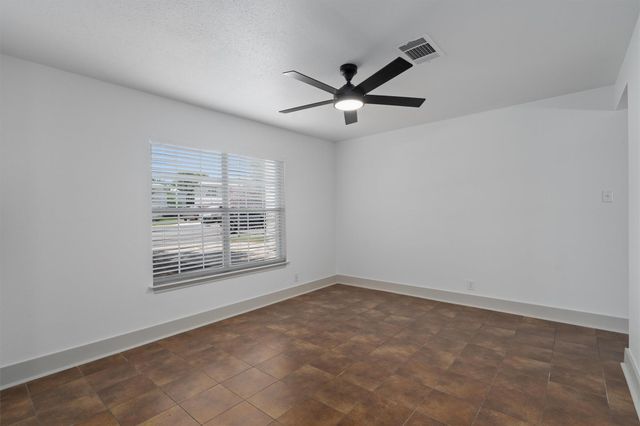 950 Whispering Hollow DR, Kyle, TX 78640