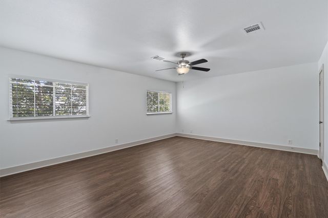 950 Whispering Hollow DR, Kyle, TX 78640