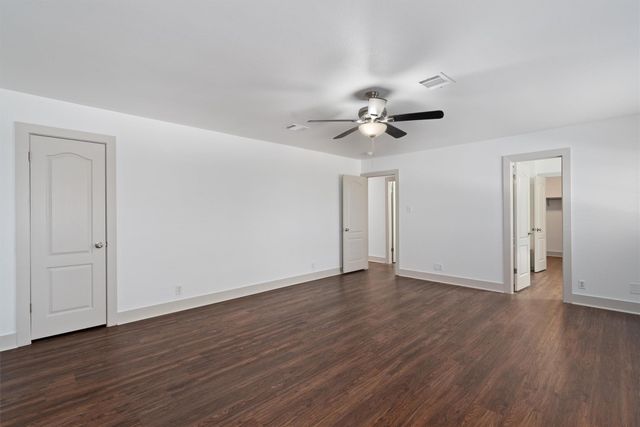 950 Whispering Hollow DR, Kyle, TX 78640