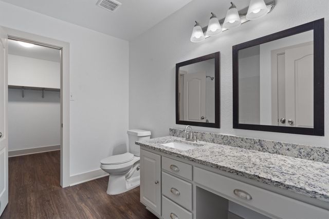 950 Whispering Hollow DR, Kyle, TX 78640