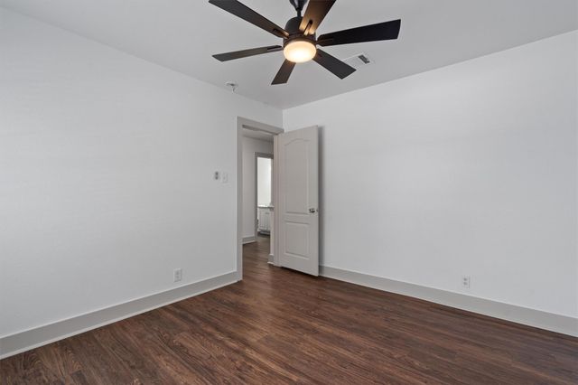 950 Whispering Hollow DR, Kyle, TX 78640