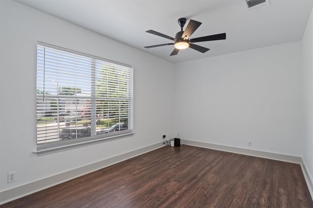 950 Whispering Hollow DR, Kyle, TX 78640