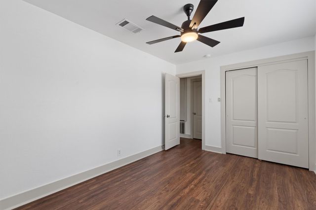 950 Whispering Hollow DR, Kyle, TX 78640