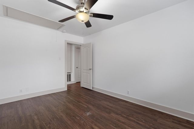 950 Whispering Hollow DR, Kyle, TX 78640