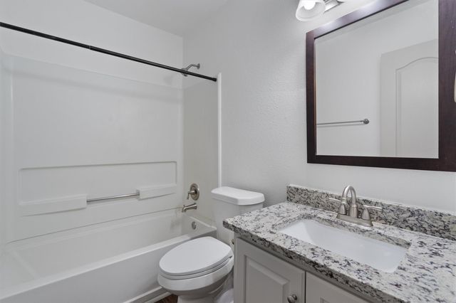 950 Whispering Hollow DR, Kyle, TX 78640