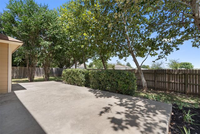 950 Whispering Hollow DR, Kyle, TX 78640