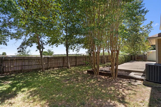 950 Whispering Hollow DR, Kyle, TX 78640