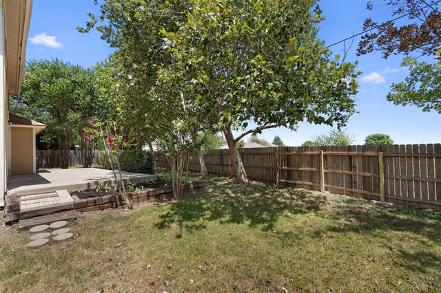 950 Whispering Hollow DR, Kyle, TX 78640