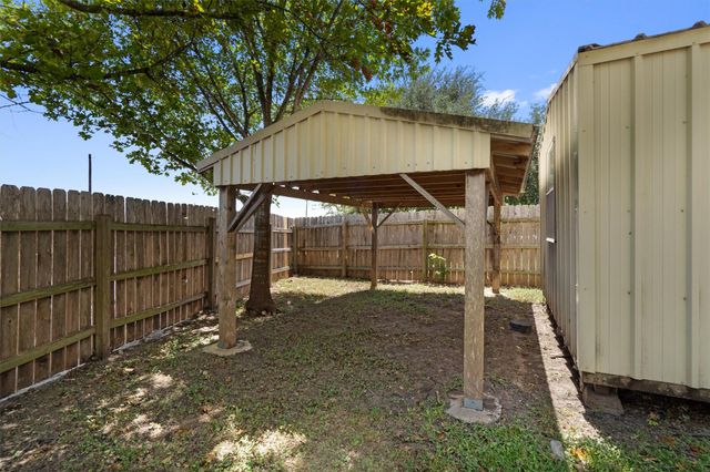 950 Whispering Hollow DR, Kyle, TX 78640