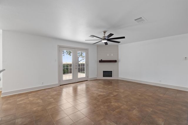 950 Whispering Hollow DR, Kyle, TX 78640