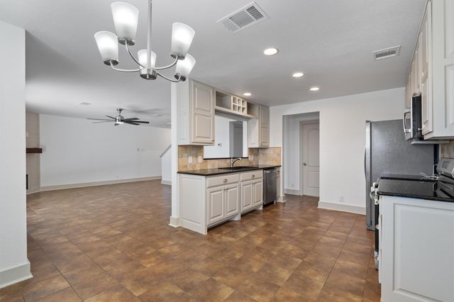 950 Whispering Hollow DR, Kyle, TX 78640