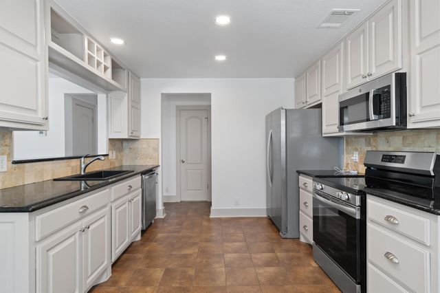 950 Whispering Hollow DR, Kyle, TX 78640