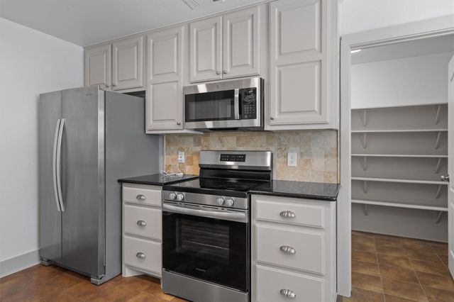 950 Whispering Hollow DR, Kyle, TX 78640