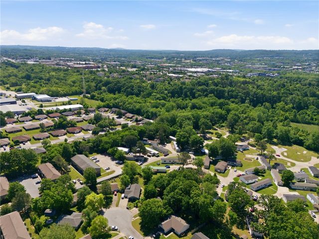 2503 Ravenswood, Fayetteville, AR 72704