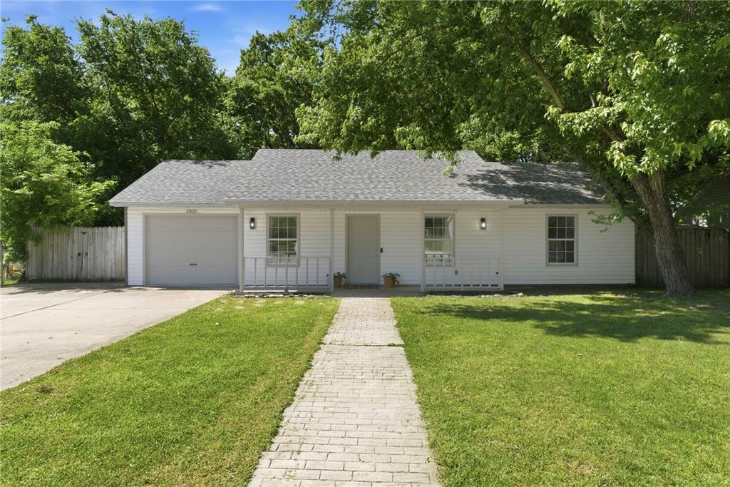 2503 Ravenswood, Fayetteville, AR 72704