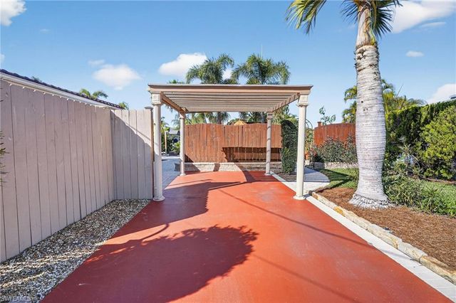 5266 Wisteria CT, Cape Coral, FL 33904