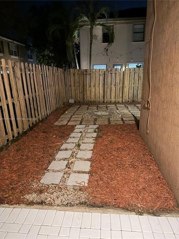 15305 SW 119th St, Miami, FL 33196