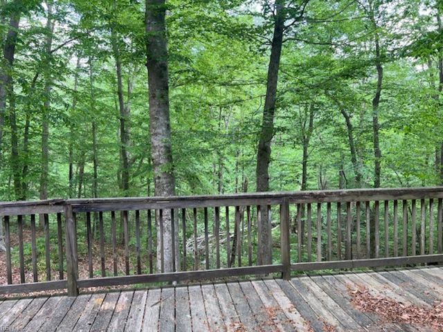 8 Sumner CT, Toano, VA 23168