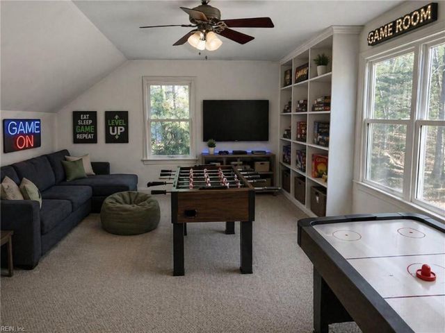 8 Sumner CT, Toano, VA 23168