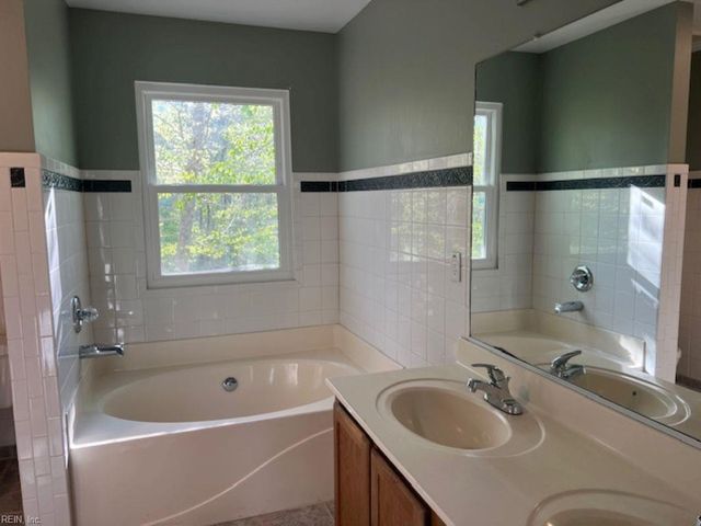 8 Sumner CT, Toano, VA 23168