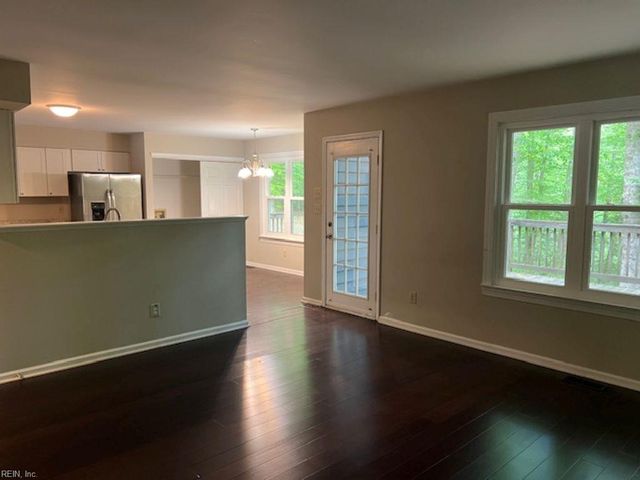 8 Sumner CT, Toano, VA 23168
