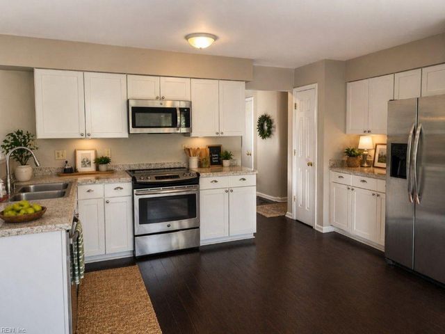 8 Sumner CT, Toano, VA 23168