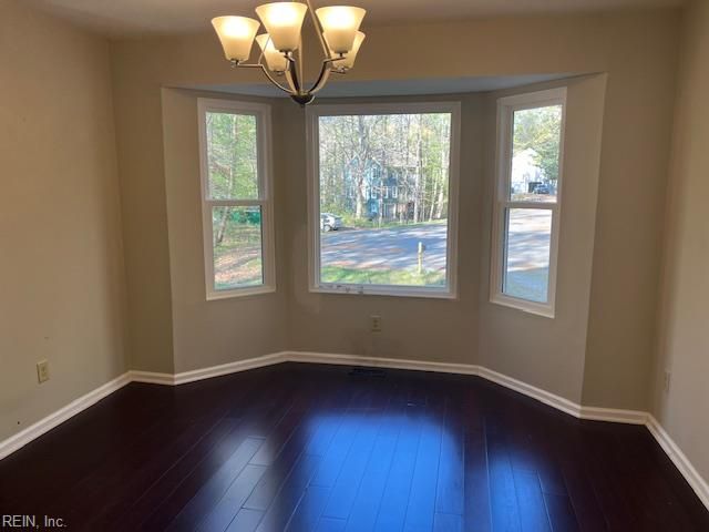 8 Sumner CT, Toano, VA 23168