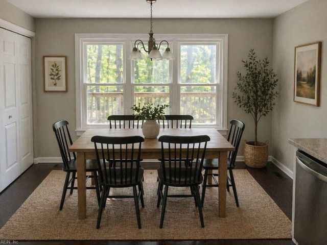 8 Sumner CT, Toano, VA 23168