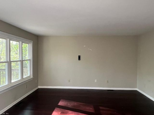 8 Sumner CT, Toano, VA 23168