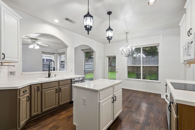 2128 Clubside Drive, Corinth, TX 76210