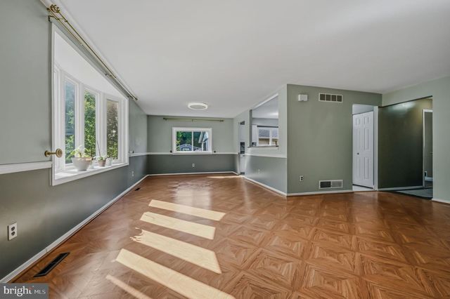 34 ROBERT OAKES DR, Newark, DE 19713