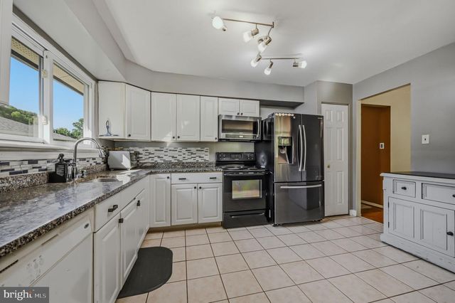 34 ROBERT OAKES DR, Newark, DE 19713