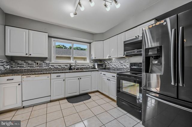 34 ROBERT OAKES DR, Newark, DE 19713