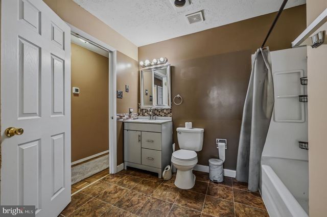 34 ROBERT OAKES DR, Newark, DE 19713