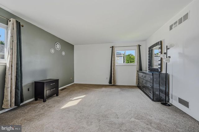 34 ROBERT OAKES DR, Newark, DE 19713