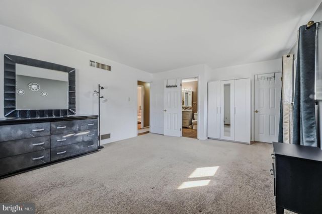 34 ROBERT OAKES DR, Newark, DE 19713