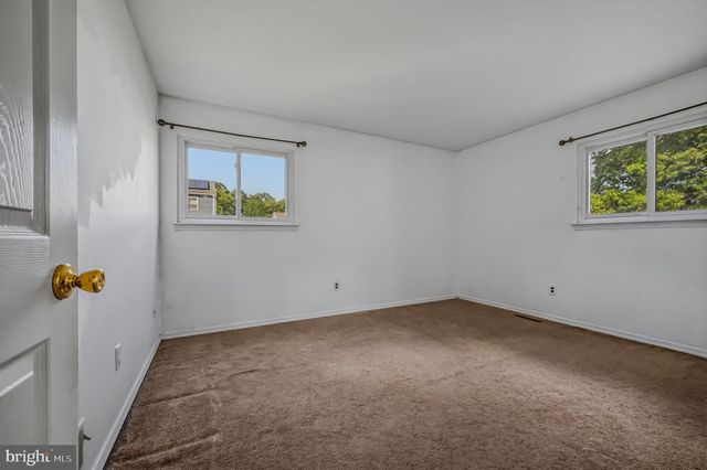 34 ROBERT OAKES DR, Newark, DE 19713