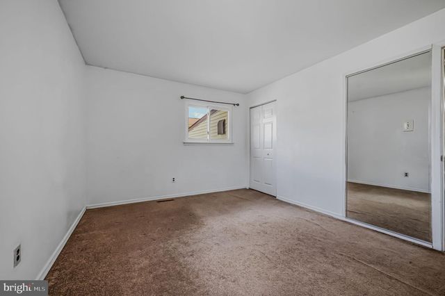 34 ROBERT OAKES DR, Newark, DE 19713