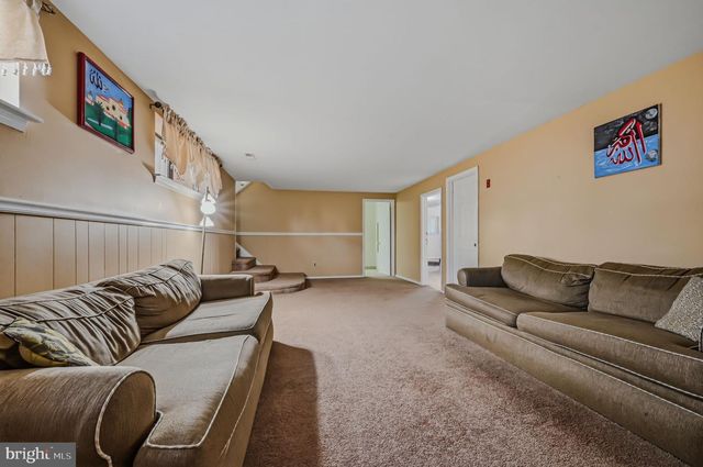 34 ROBERT OAKES DR, Newark, DE 19713