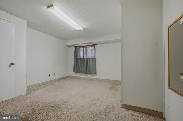 34 ROBERT OAKES DR, Newark, DE 19713