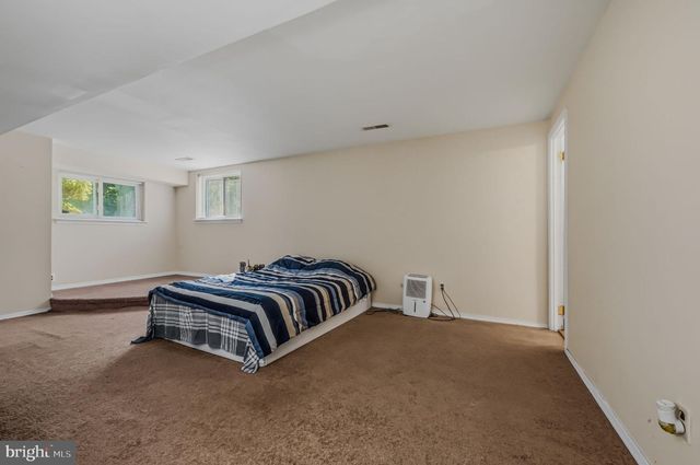34 ROBERT OAKES DR, Newark, DE 19713