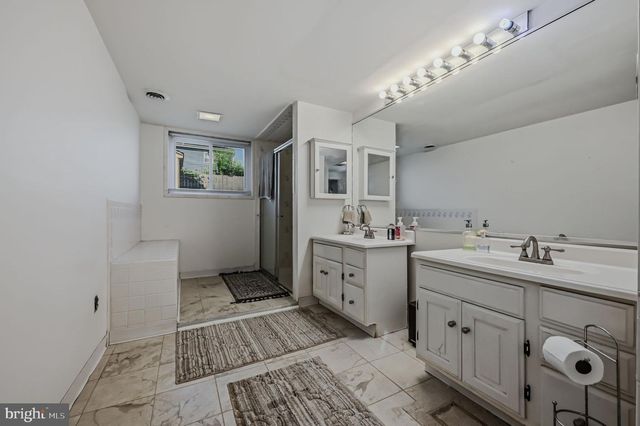 34 ROBERT OAKES DR, Newark, DE 19713